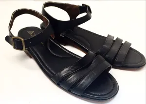 Sure! Here’s an optimized title for the Black Tri Sandal that includes some descriptive modifiers:

Stylish Black Tri-Strap Sandals for Ultimate Comfort and Support

Feel free to let me know if you need any other modifications or ideas!